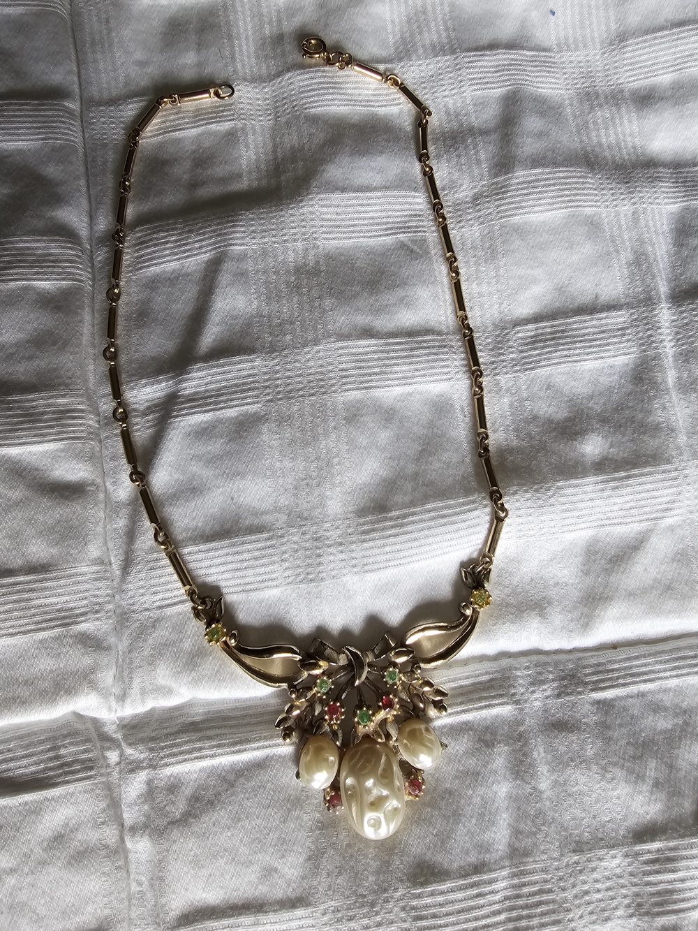 Vintage Gold-Tone Floral Pearl Drop Necklace with Multicolor Crystal Accents